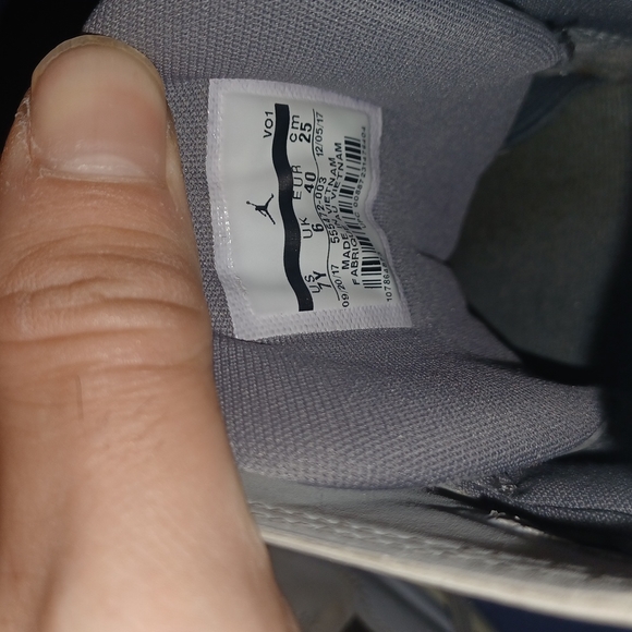 Size 7 womens Air Jordan's - Picture 4 of 5